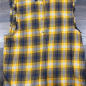 Men Frayed Arm Button Down